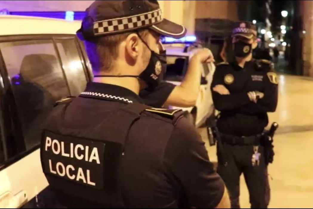 La Polic A Local Impone Denuncias Disuelve Botellones Act A En